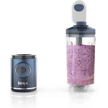 licuadora ninja azul, vista frontal, batido preparado en vaso