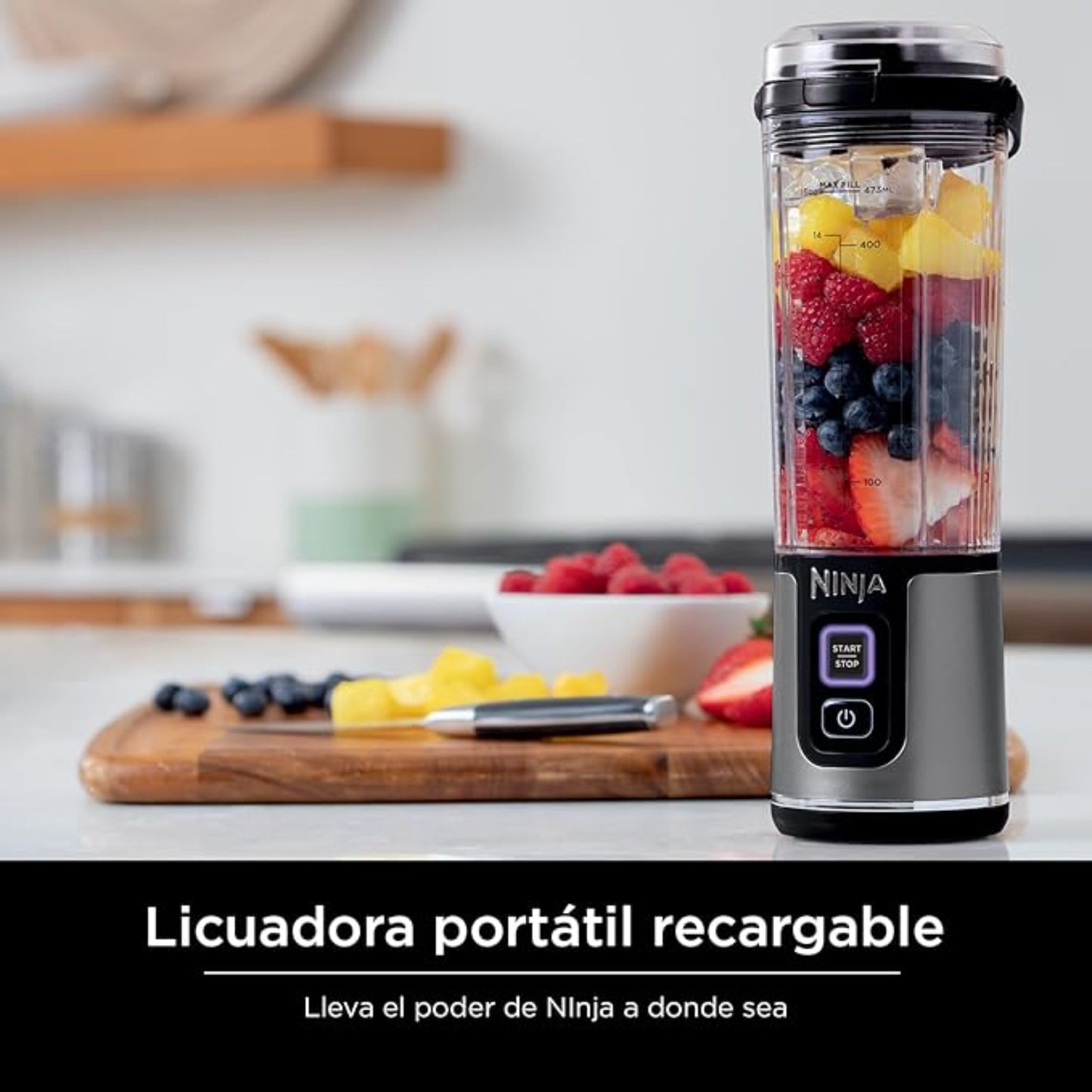 Licuadora personal Ninja Blast Honduras con frutas frescas, ideal para batidos y smoothies