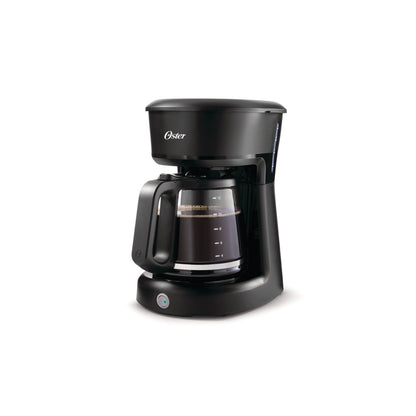 Cafetera Oster 12 tazas en color negro con jarra de vidrio y diseño elegante
