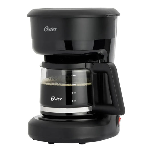 cafetera eléctrica Oster 5 tazas en negro con jarra de vidrio marcas de medicion y base compacta
