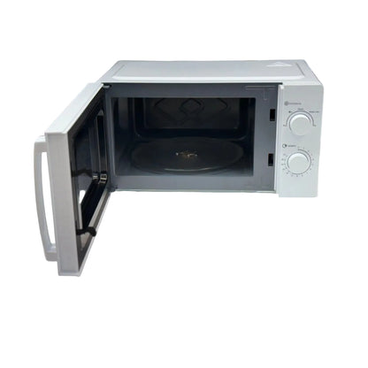 Microondas OSTER blanco frontal, puerta abierta, interior visible