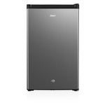nevera mini OSTER de acero inoxidable, vista frontal, ideal para espacios pequeños