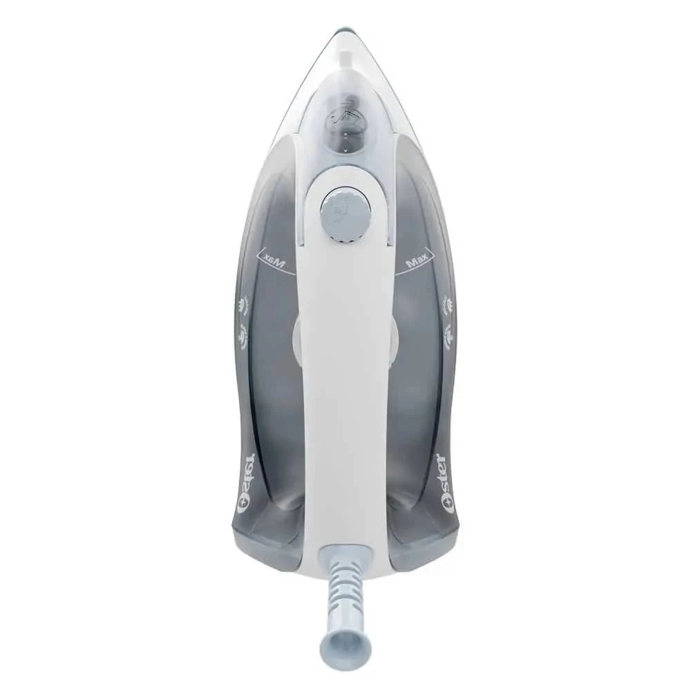 Plancha a vapor Oster para ropa con diseño ergonómico y control de vapor fácil de usar.