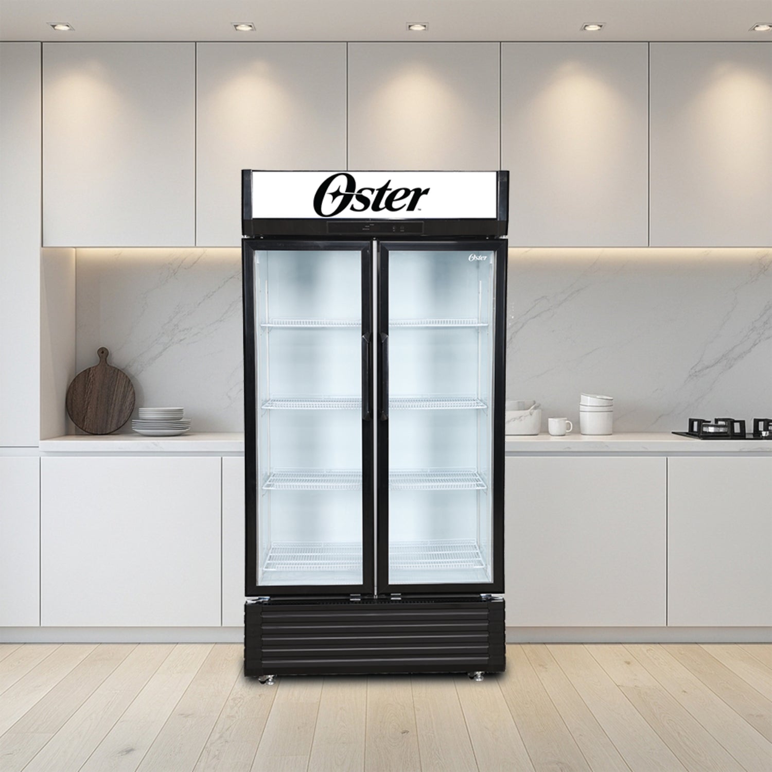 refrigerador Oster negro frontal en cocina moderna