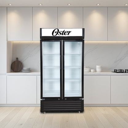 refrigerador Oster negro frontal en cocina moderna