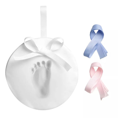 Placa de huella de pie blanco con cintas rosa y azul, recuerdo para bebés