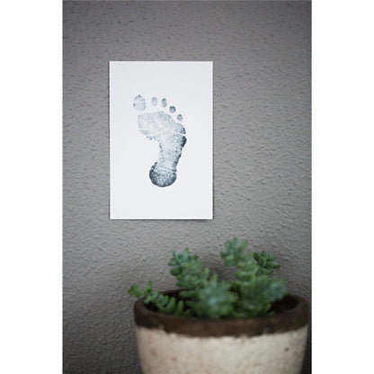 Huella de pie impresa en papel, decorativa en pared, planta en primer plano