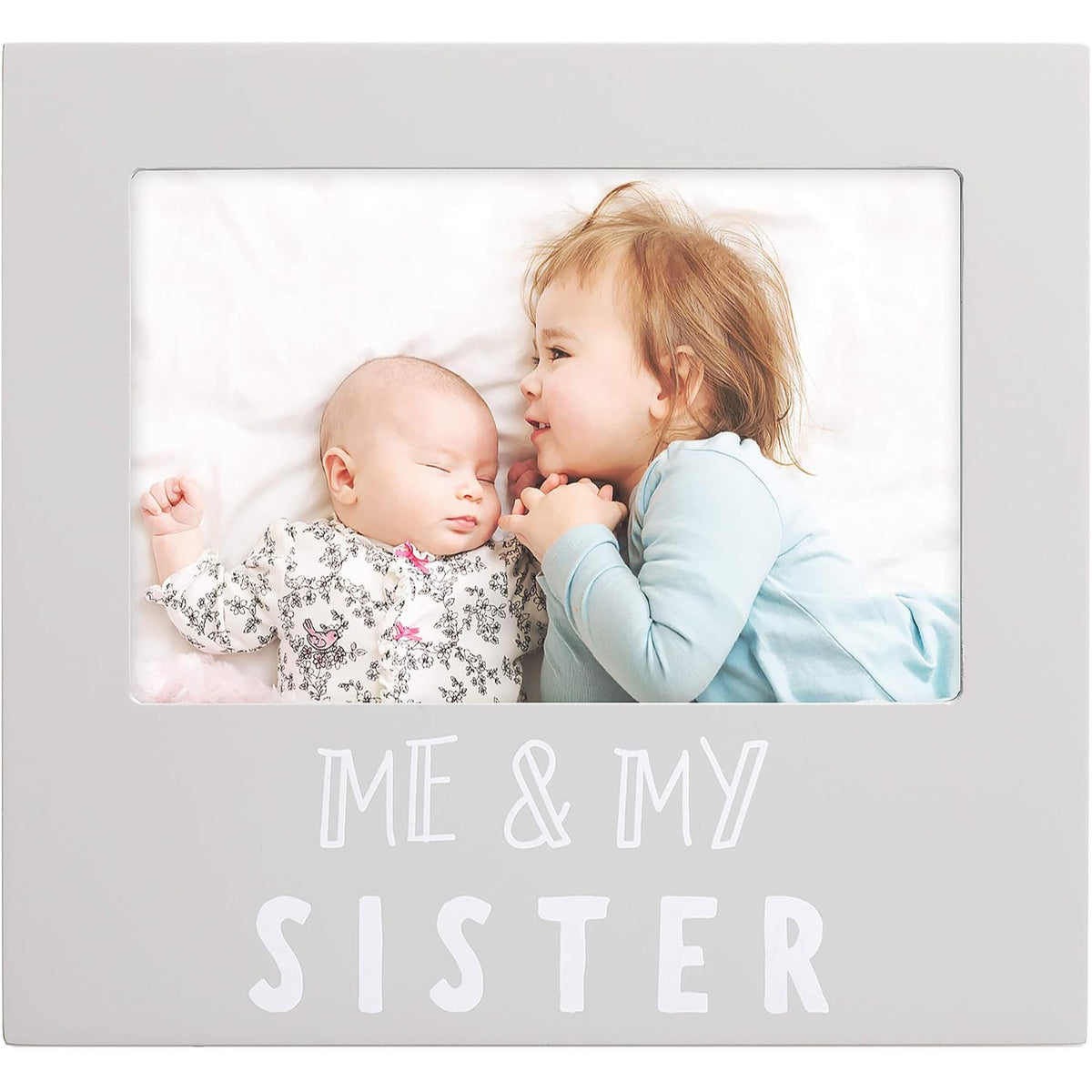 Marco de fotos gris con la frase Me y mi hermana, imagen de dos niñas juntas