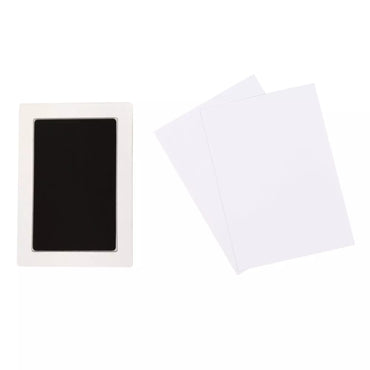 Marco de fotos blanco con dos hojas blancas, ideal para recuerdos