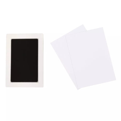 Marco de fotos blanco con dos hojas blancas, ideal para recuerdos