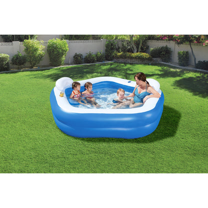 piscina inflable familiar azul grande, jardín con niños y madre