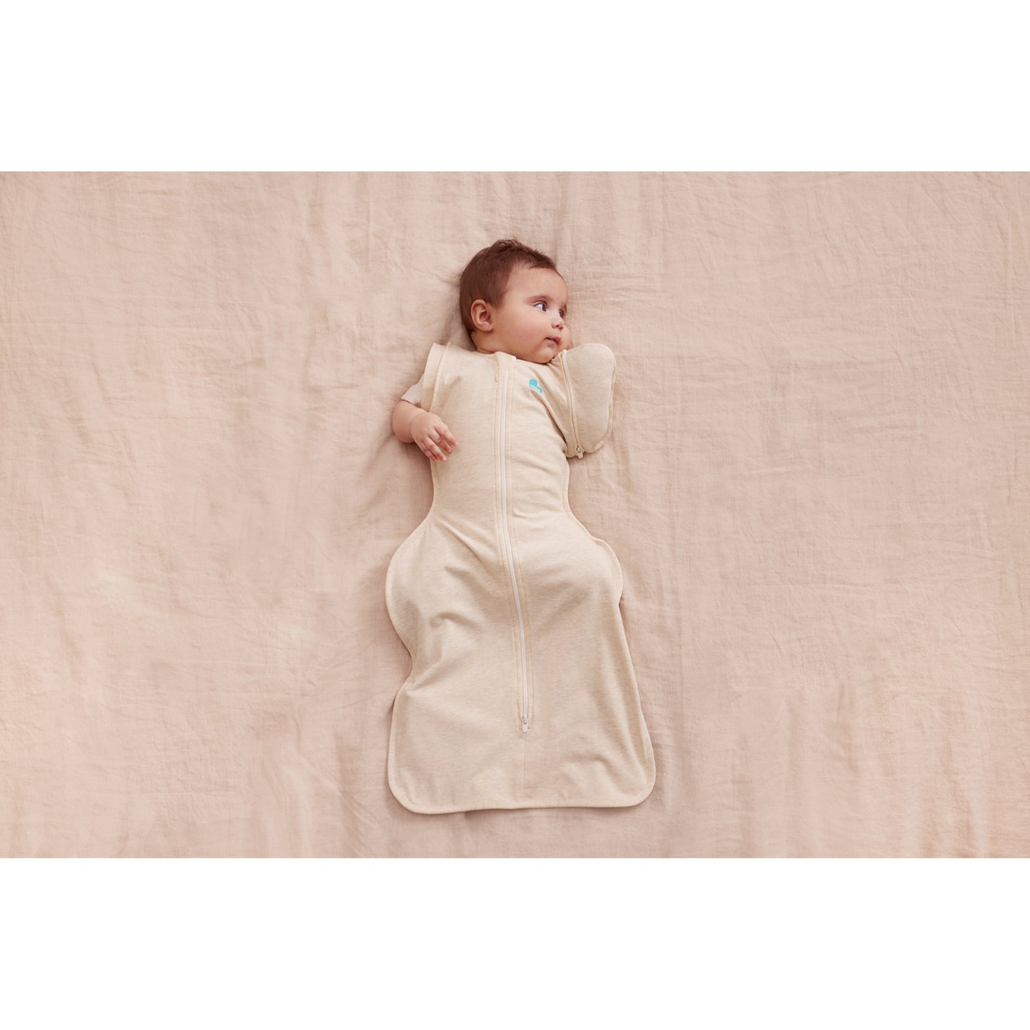 Saco de dormir para bebé LOVE TO DREAM en color beige, vista lateral, ideal para la transición