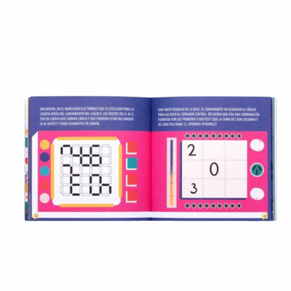 Libro de actividades infantiles con gráfico colorido y tablero de juego visible