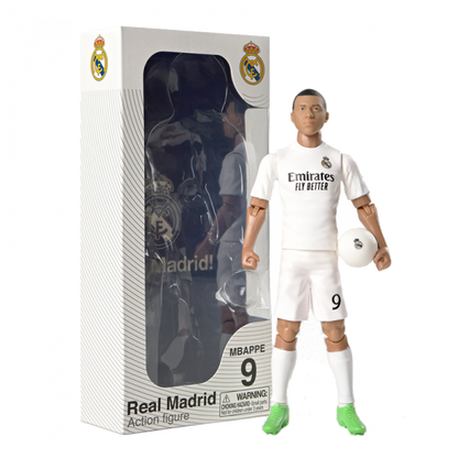 Figura de acción Mbappé del Real Madrid, con uniforme blanco y balón, vista frontal.