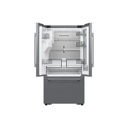 Refrigeradora Samsung gris frontal, vista interior con estantes espaciosos