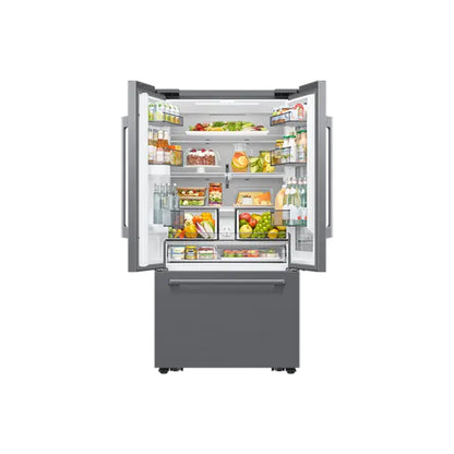 Refrigeradora Samsung gris vista frontal, interior iluminado con alimentos frescos