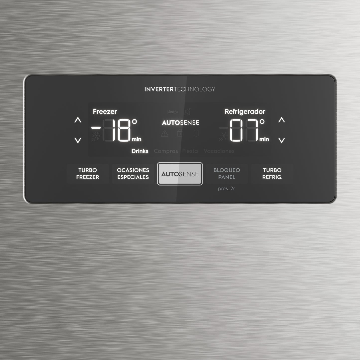 Panel de control de refrigeradora moderna con dispensador de agua, diseño elegante, acero inoxidable