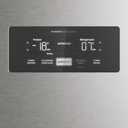 Panel de control de refrigeradora moderna con dispensador de agua, diseño elegante, acero inoxidable
