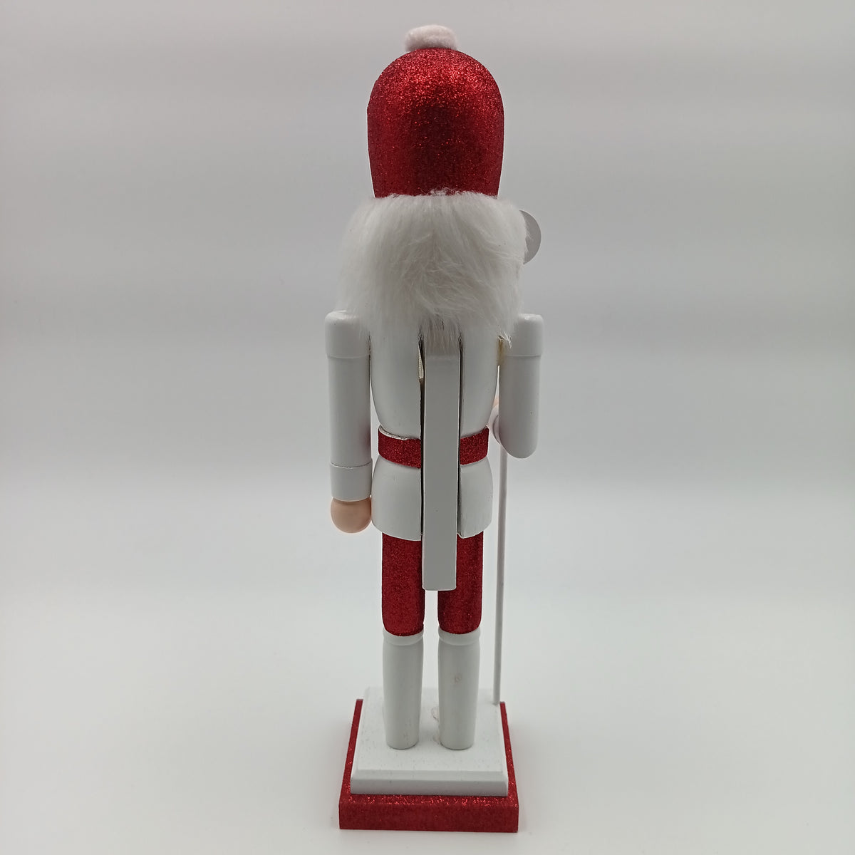 Set cascanuece rojo con detalles blancos, vista trasera, figura decorativa navideña