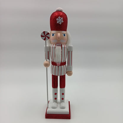 Set cascanuece decorativo rojo y blanco, vista frontal, ideal para Navidad