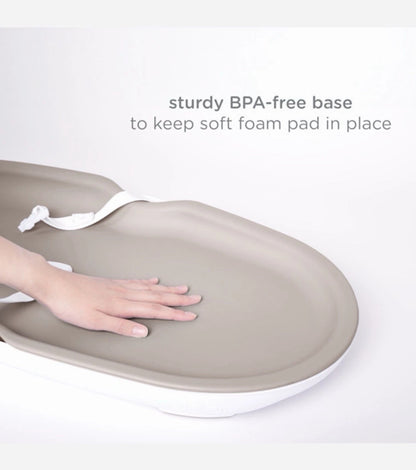 Ubbi Cambiador de Espuma Premium - Diseño Ergonómico (Taupe)