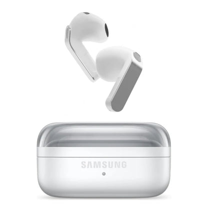 Auriculares Samsung blancos, vista con estuche, uso diario