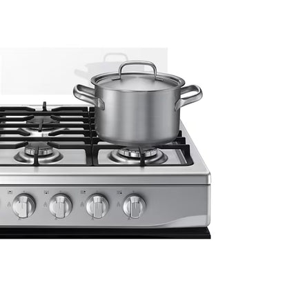 Estufa a gas 6 quemadores Samsung en acero inoxidable con olla de metal sobre el fuego