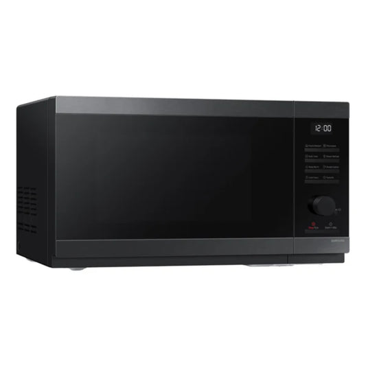 Microondas negro frontal, diseño moderno para uso en cocina