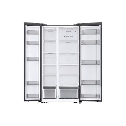 Refrigerador side by side 20 pies de Samsung con puertas abiertas y compartimentos espaciosos