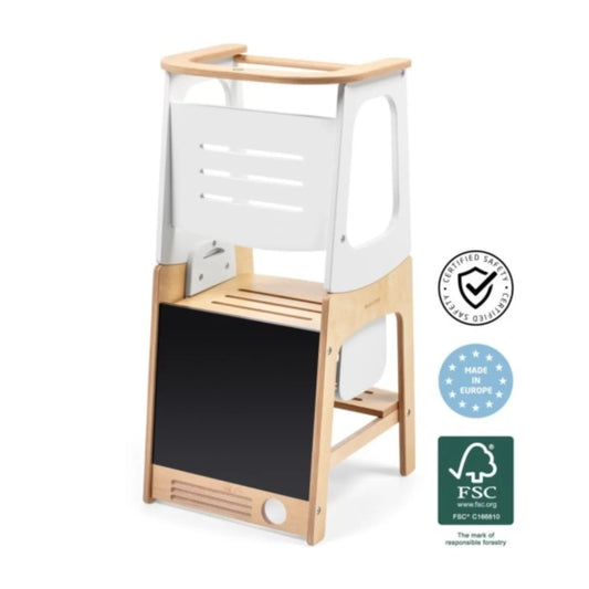 Silla MAXI COSI blanca y madera, vista frontal en cocina