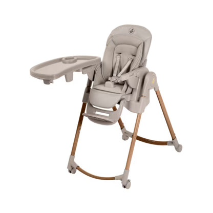 Silla de comer gris con bandeja extraíble y estructura de madera, ideal para bebés
