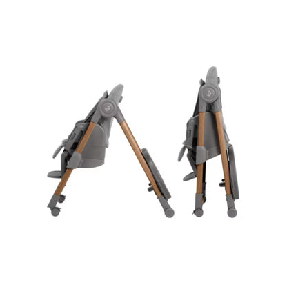 Silla gris MAXI COSI plegada de lado, perfecta para espacios reducidos