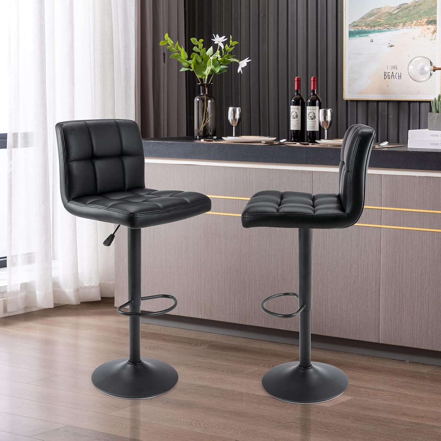 silla para bar negra, vista frontal, cocina moderna con barra de desayuno