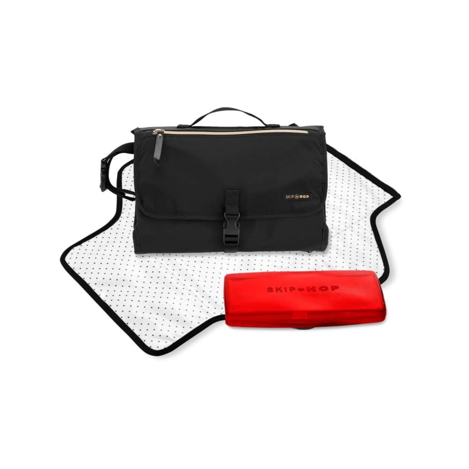 Cambiador negro SKIP*HOP con bolsa roja y diseño portátil