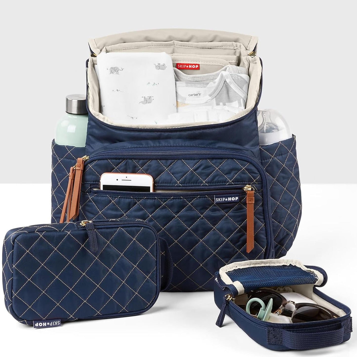 Mochila SKIP*HOP azul con compartimentos organizadores y funda para accesorios