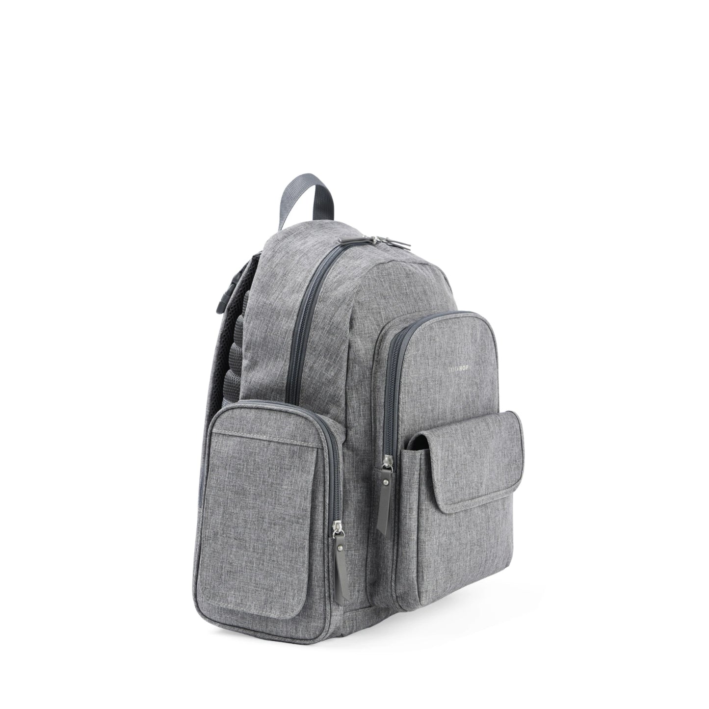mochila gris SKIP*HOP lateral, ideal para padres y viajes
