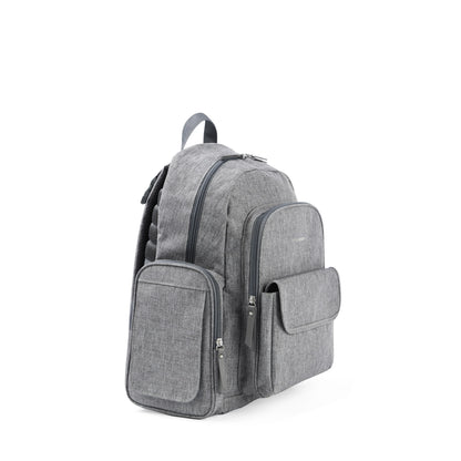mochila gris SKIP*HOP lateral, ideal para padres y viajes