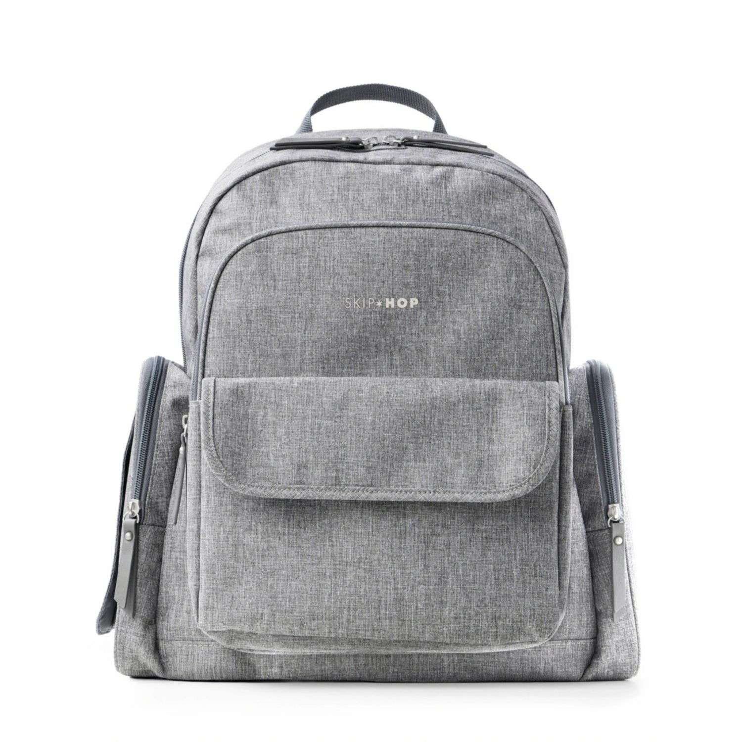 Mochila gris SKIP*HOP, vista frontal, ideal para padres y niños