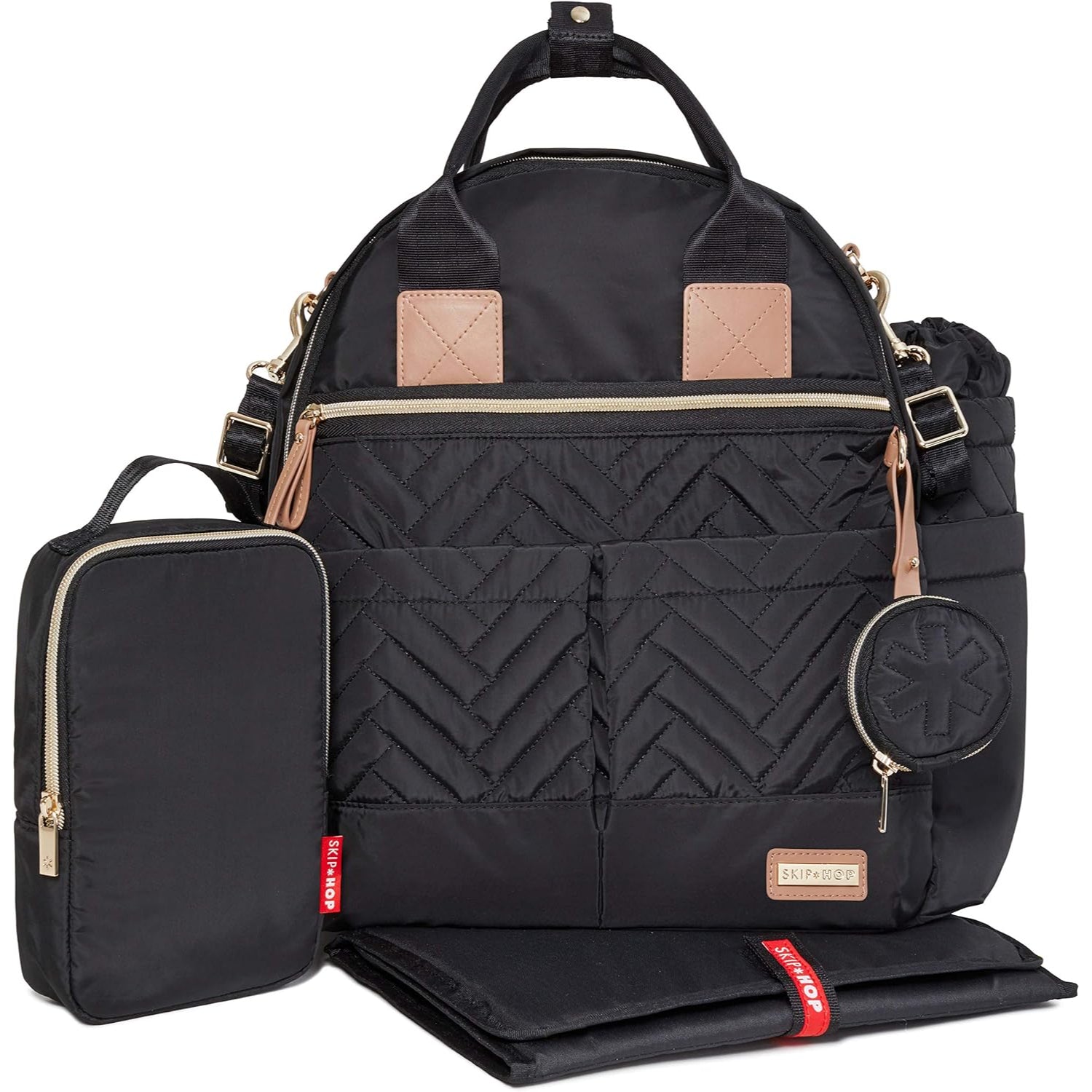 Mochila SKIP*HOP negra vista frontal con bolsillos y accesorios incluidos