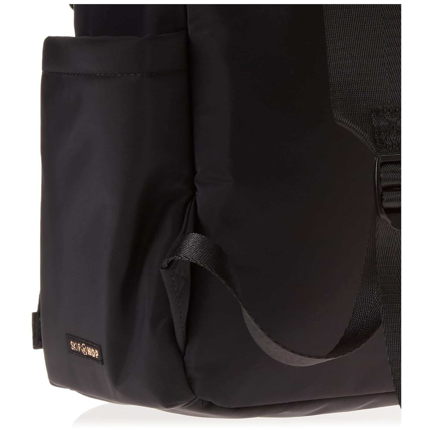 Mochila negra SKIP*HOP, vista lateral con bolsillo exterior