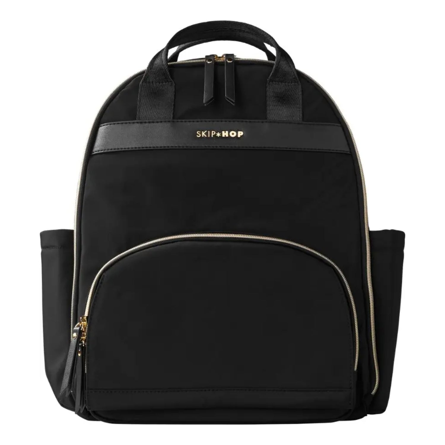 Mochila negra SKIP*HOP, vista frontal, ideal para mamás modernas