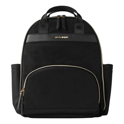 Mochila negra SKIP*HOP, vista frontal, ideal para mamás modernas