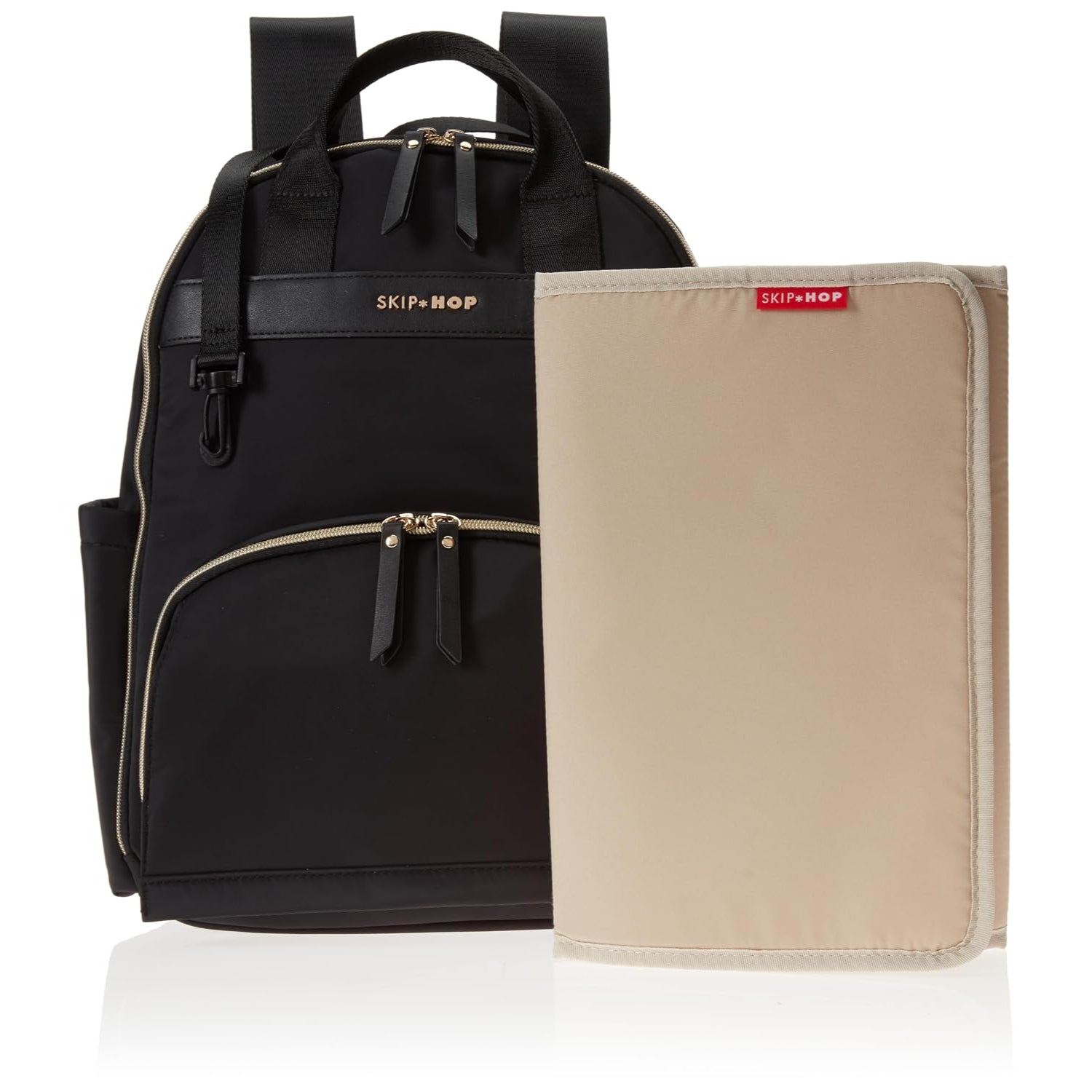 Mochila negra SKIP*HOP con cambiador beige, vista frontal