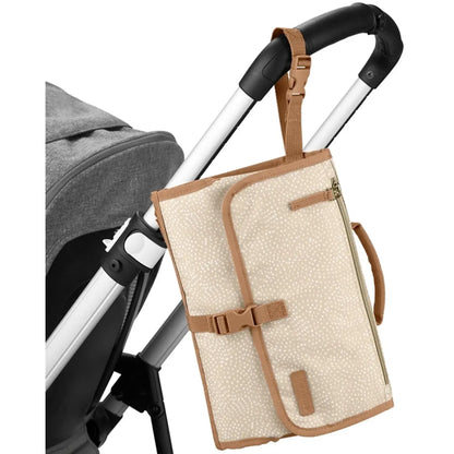 Bolsa organizadora beige para cochecito, vista lateral, ideal para padres