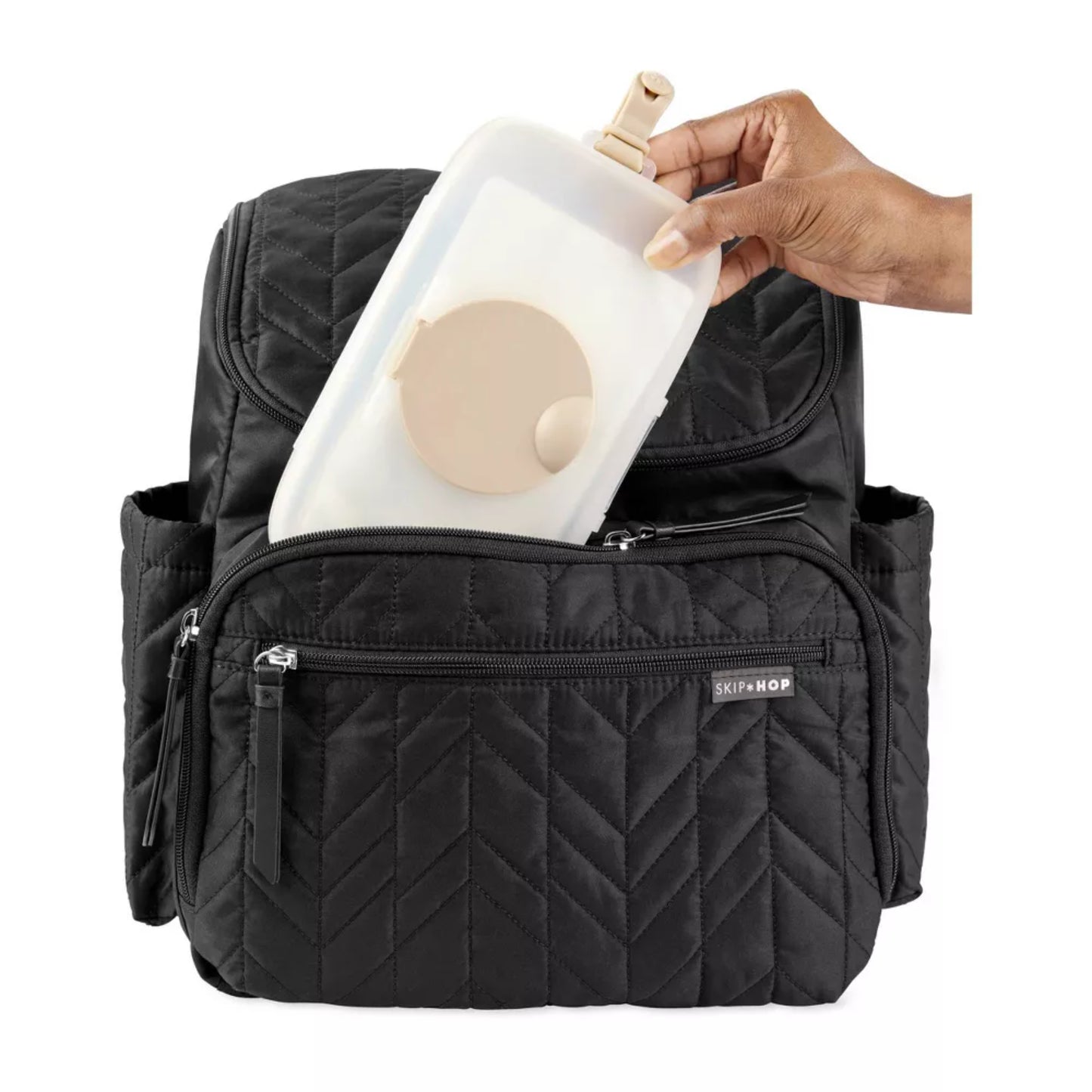 Mochila SKIP*HOP negra con compartimento delantero para almacenamiento