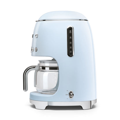 Cafetera azul claro lateral, diseño retro, ideal para preparar café