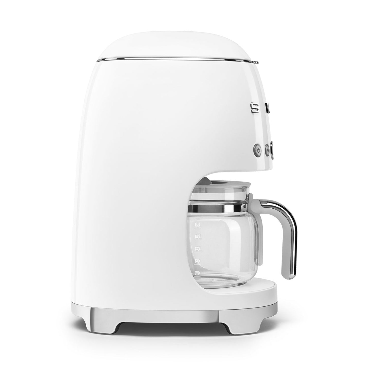 Cafetera blanca SMEG lateral, diseño retro en cocina moderna