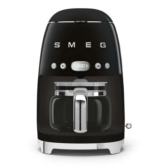 cafetera negra SMEG vista frontal, ideal para preparar café en casa