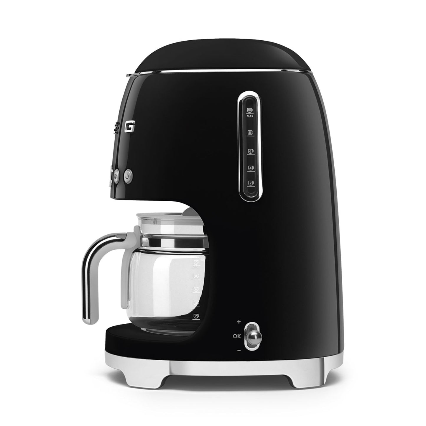 Cafetera negra SMEG vista lateral con jarra de vidrio y botón de control