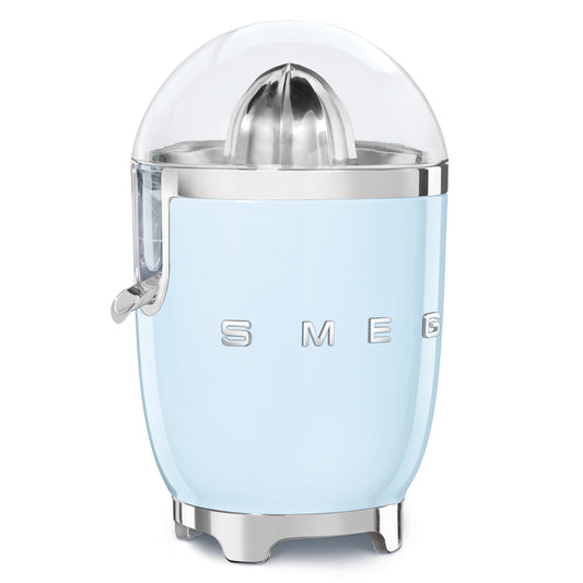 Exprimidor SMEG azul claro, vista lateral, cocina moderna